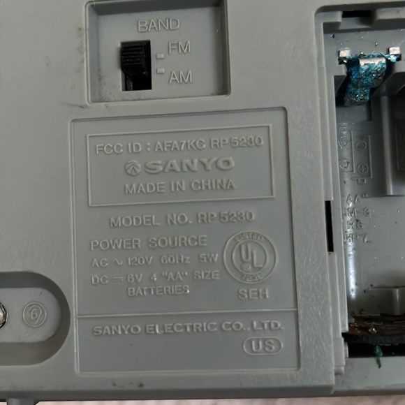 Sanyo Model RP 5230 AM/FM Portable Radio, Vintage 80’s - Picture 8 of 16